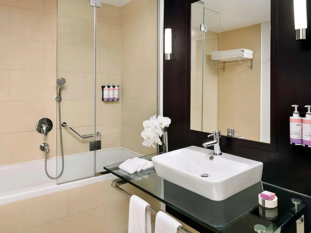 MOVENPICK HOTEL JUMEIRAH LAKES TOWERS