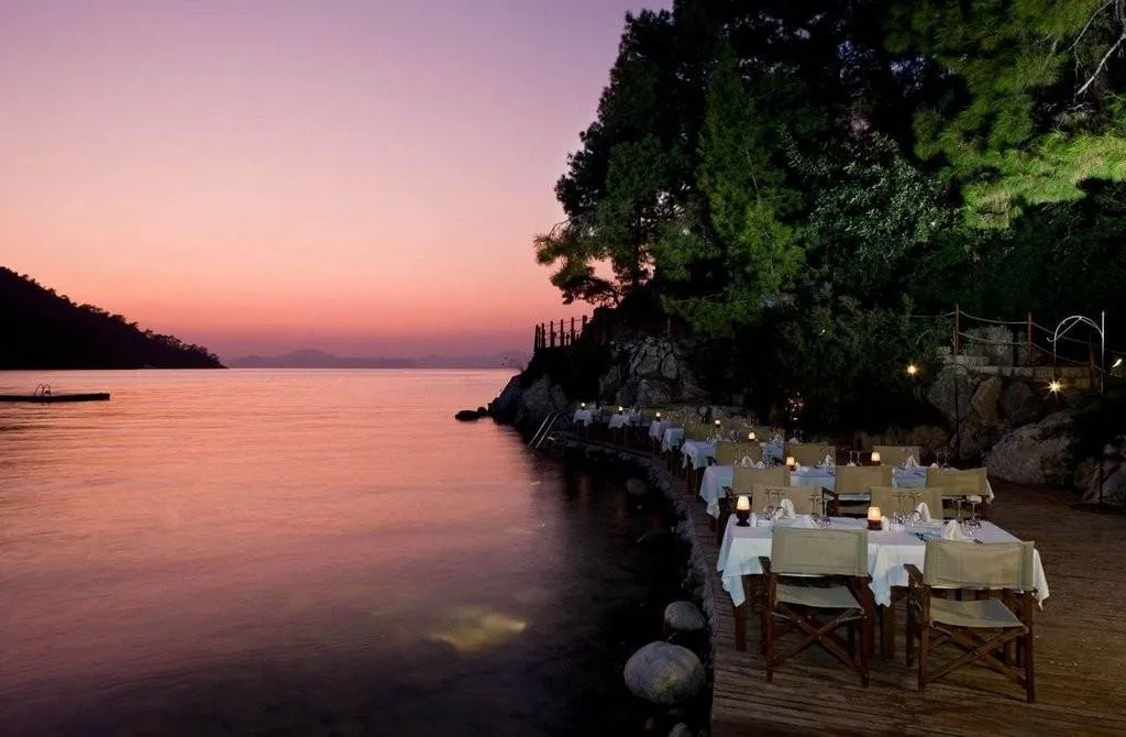 HILLSIDE BEACH CLUB