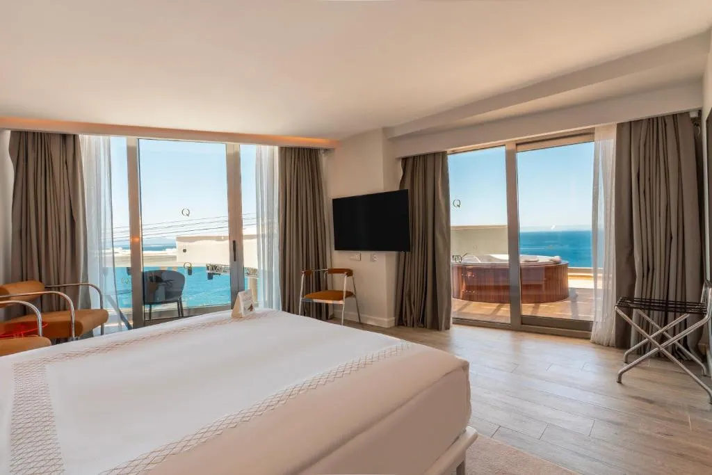 QLUSIVE HOTEL (ADULTS ONLY 12+)