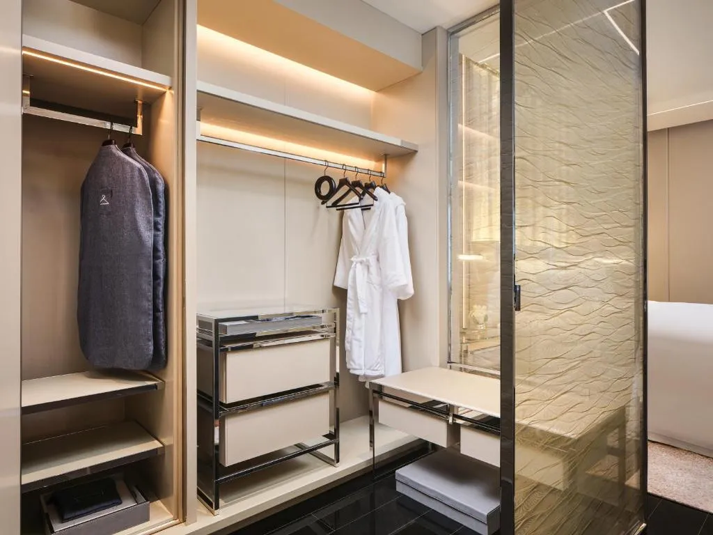 J HOTEL, SHANGHAI TOWER