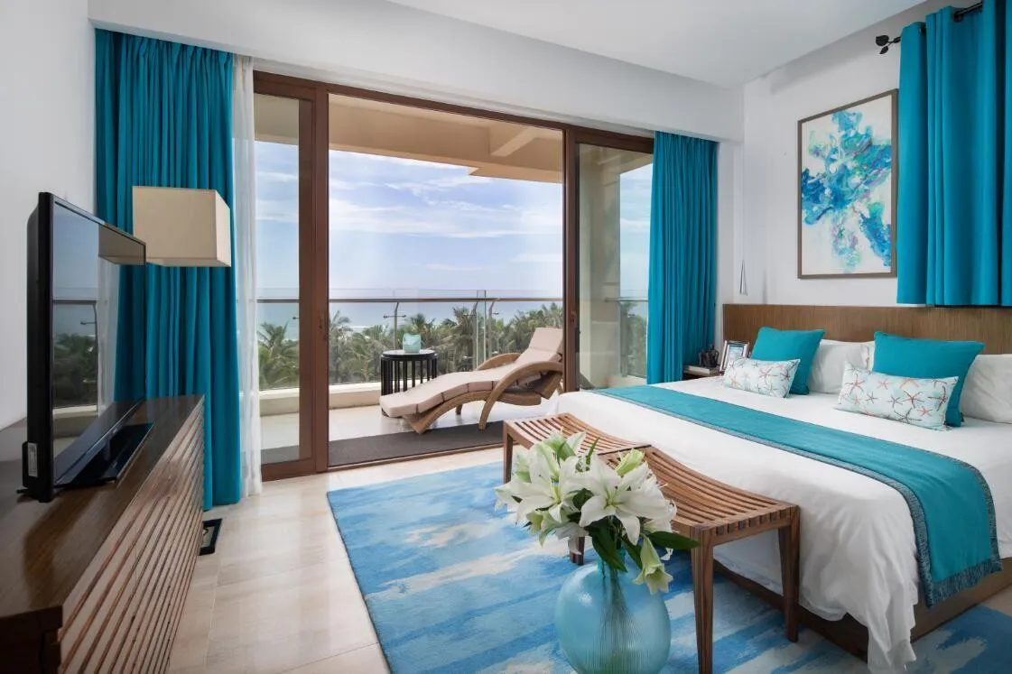 ALOHA OCEANFRONT SUITE RESORT
