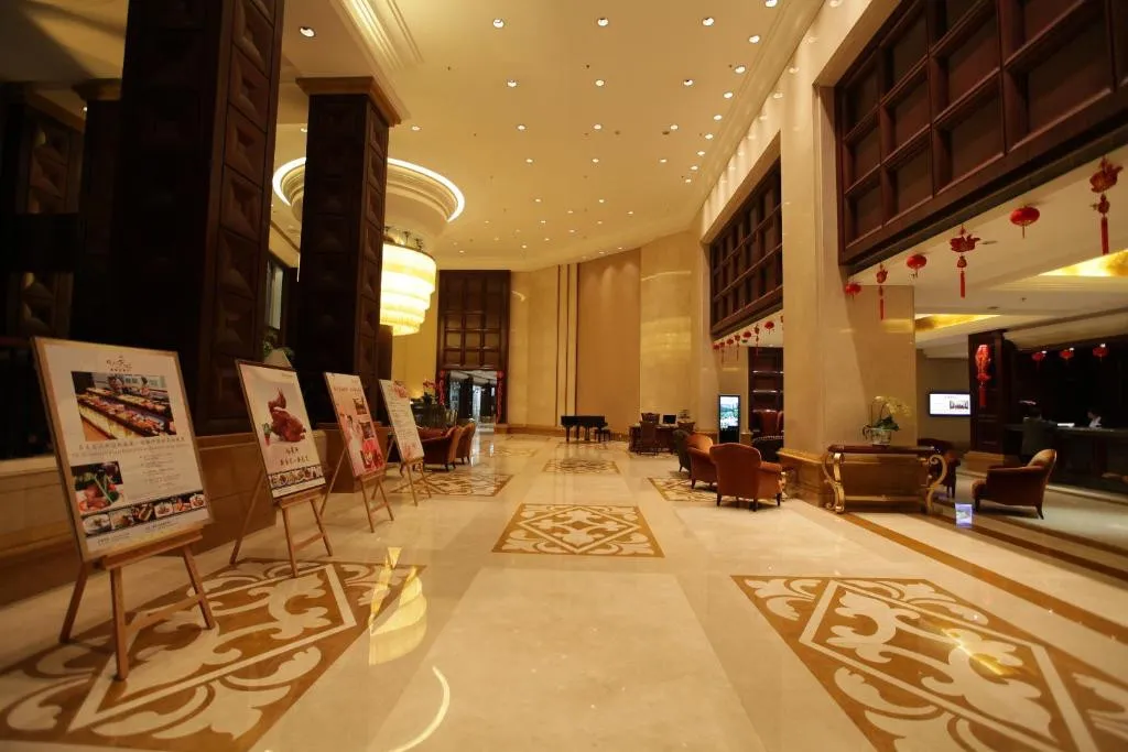 GRAND ROYAL