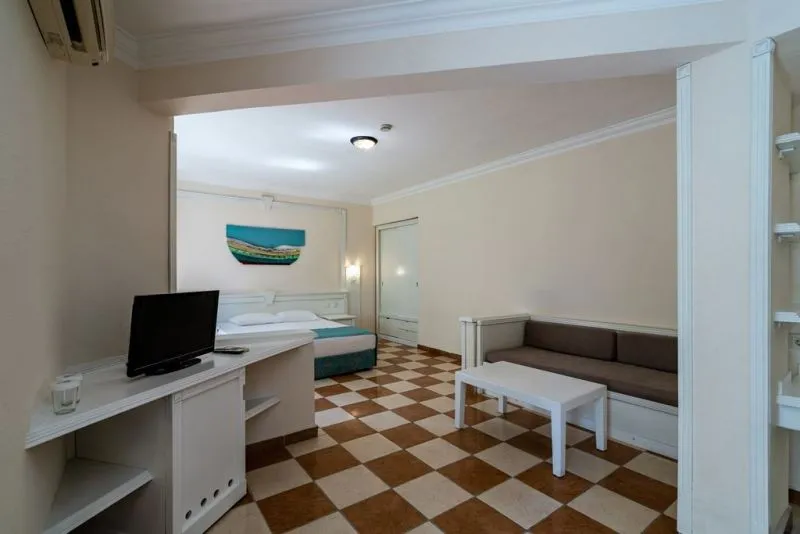 THE GARDEN BEACH (EX. GANITA GARDEN SUITE, LIFE ATLIBAY)