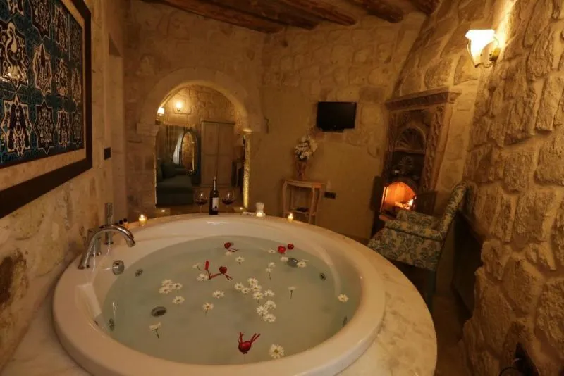 TAFONI HOUSES CAVE HOTEL