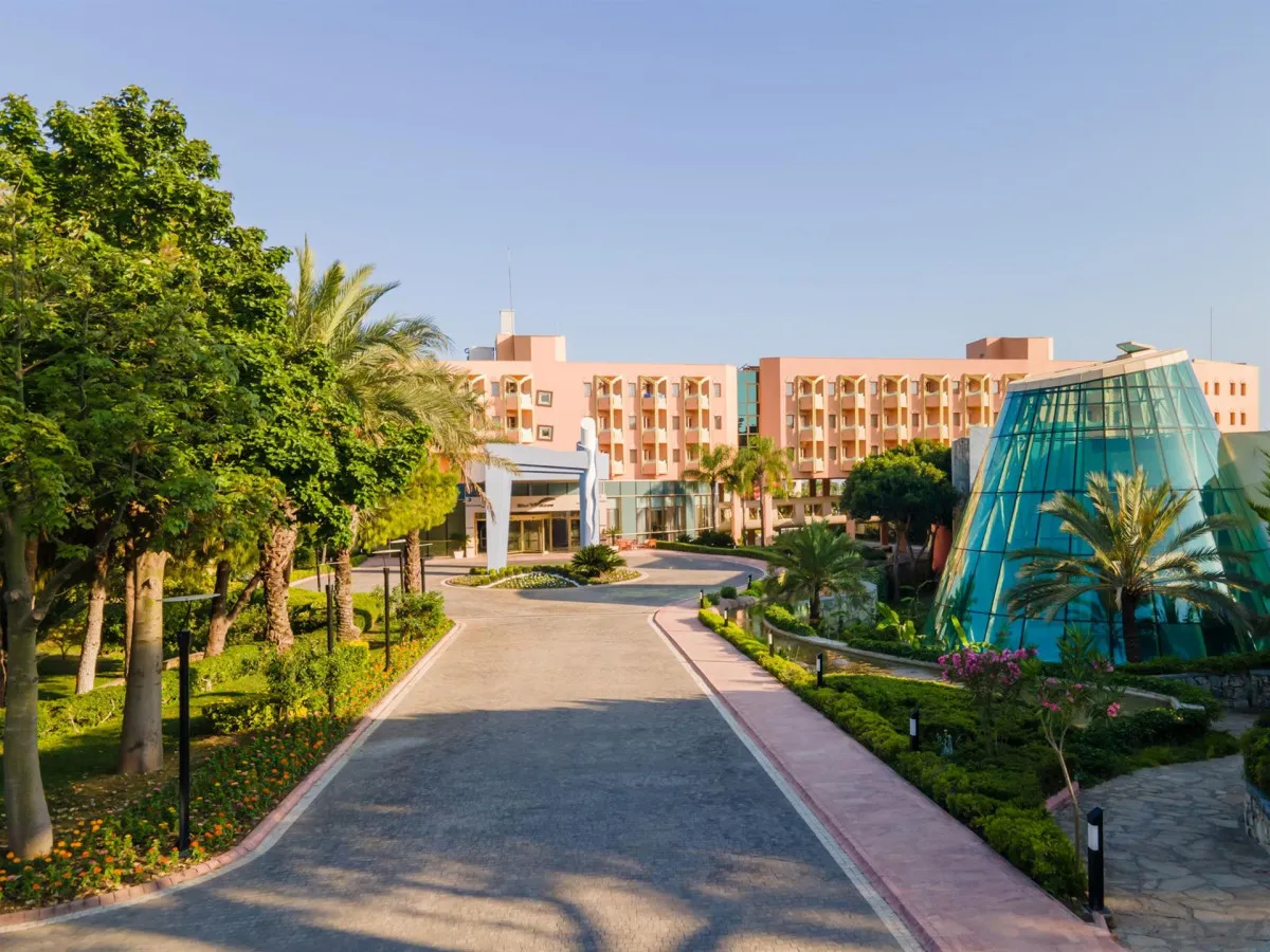 BLUE WATERS CLUB & RESORT