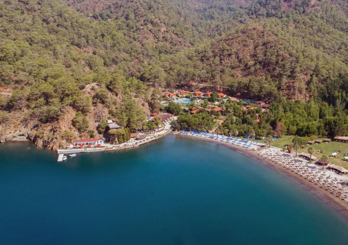 THE BAY BEACH CLUB & PORT SIGL