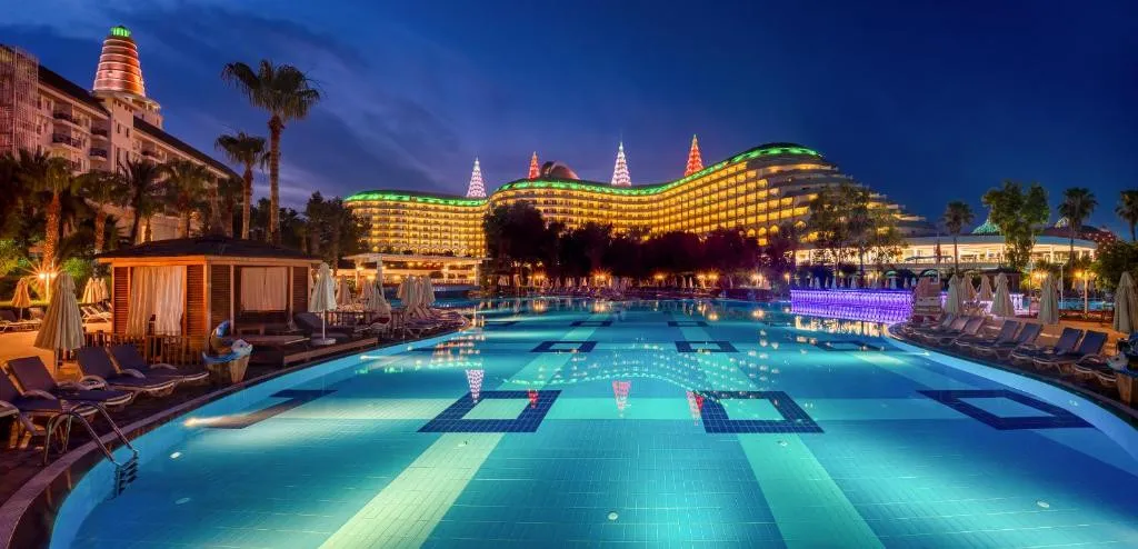 DELPHIN IMPERIAL LARA
