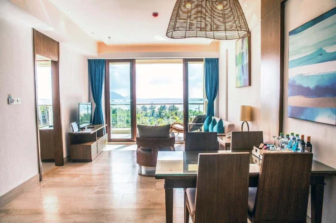 ALOHA OCEANFRONT SUITE RESORT