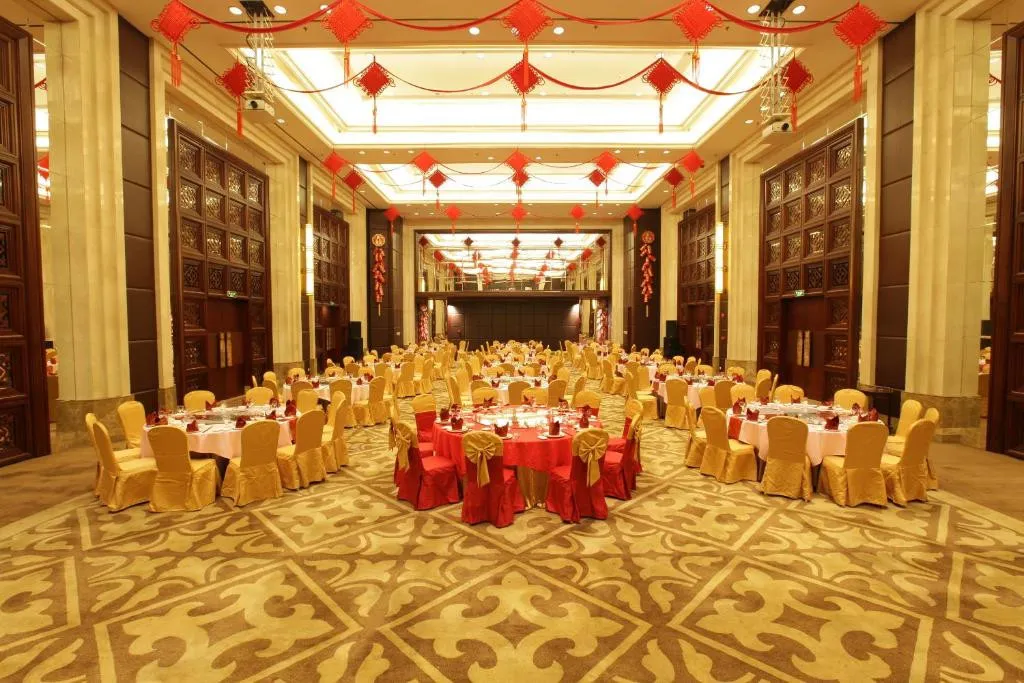 GRAND ROYAL
