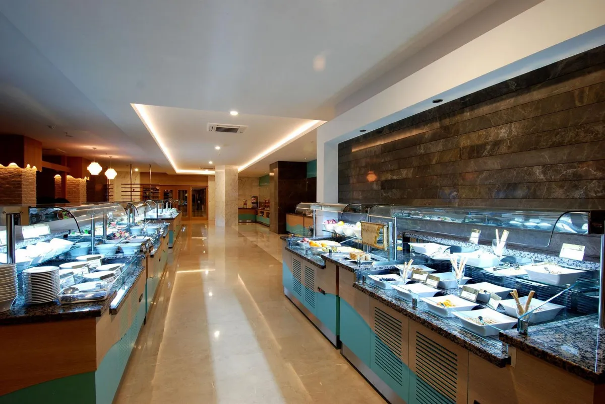 COMMODORE ELITE SUITES & SPA ADULTS ONLY 18+