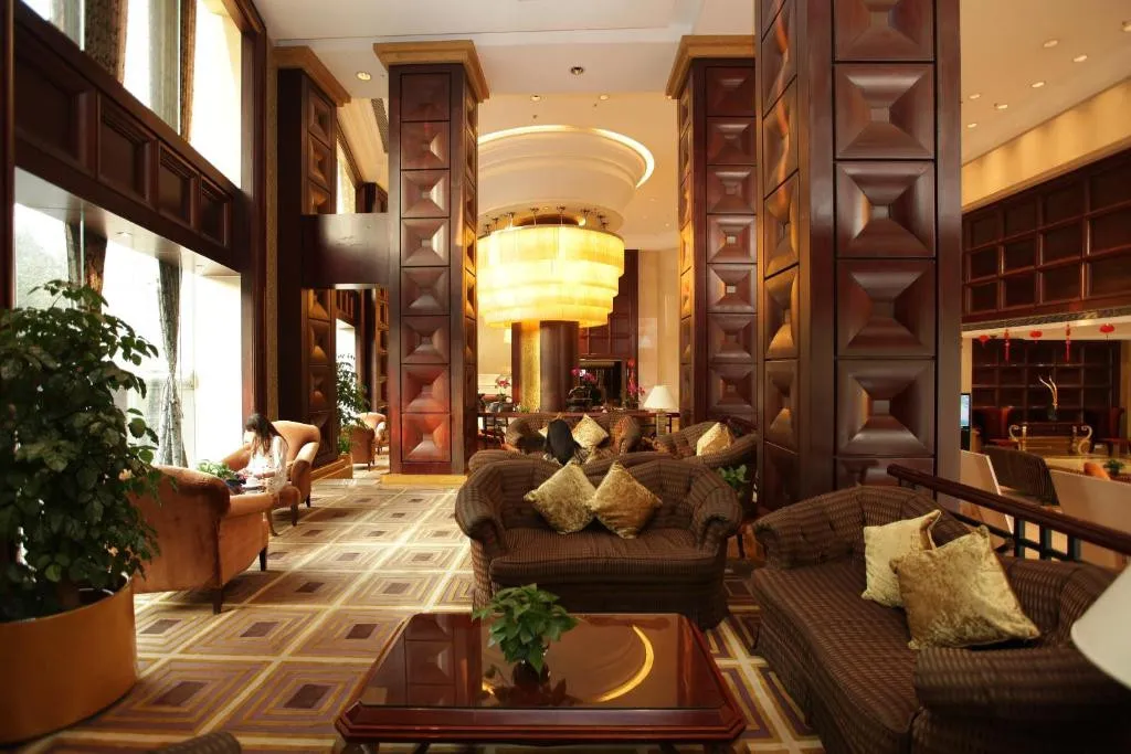 GRAND ROYAL
