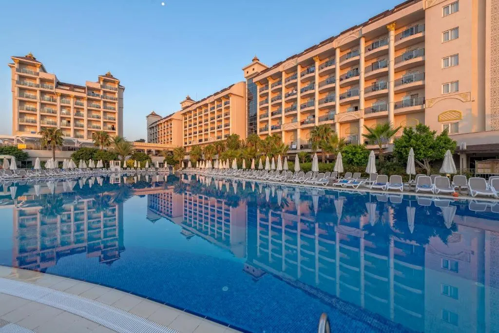 LAKE & RIVER SIDE HOTEL & SPA
