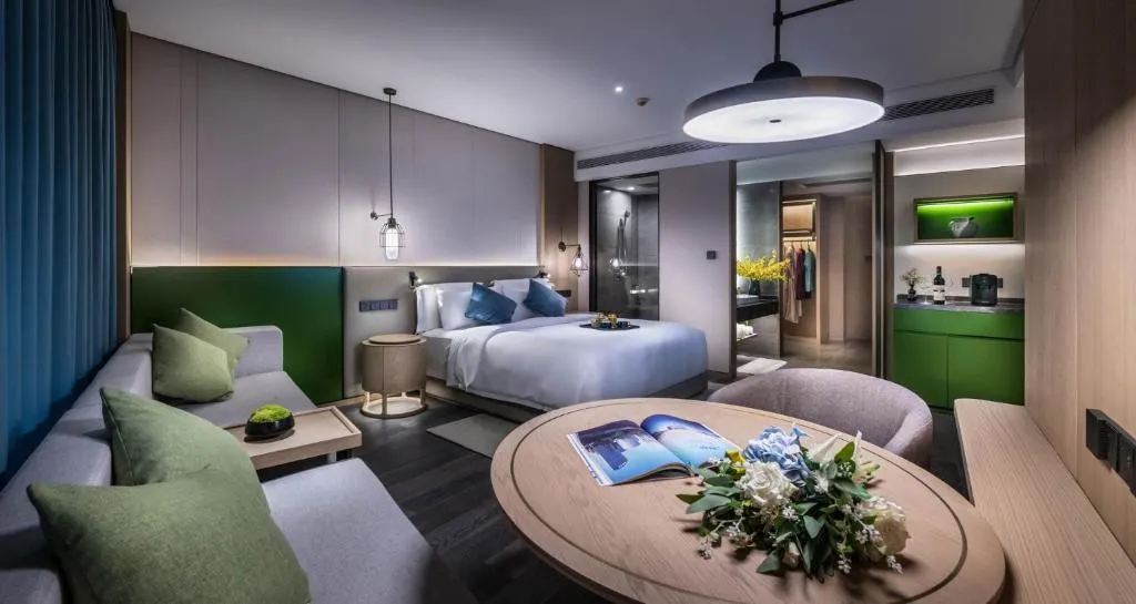 ELEGANT HOTEL