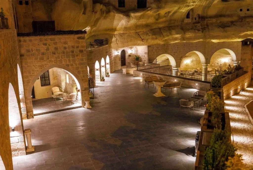 SIGNATURE CAVE PREMIUM SUITES