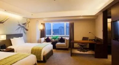 CROWN PLAZA CITY CENTER