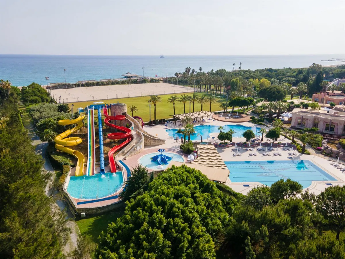 BLUE WATERS CLUB & RESORT