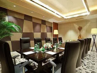 HOWARD JOHNSON PLAZA WAIGAOQIAO