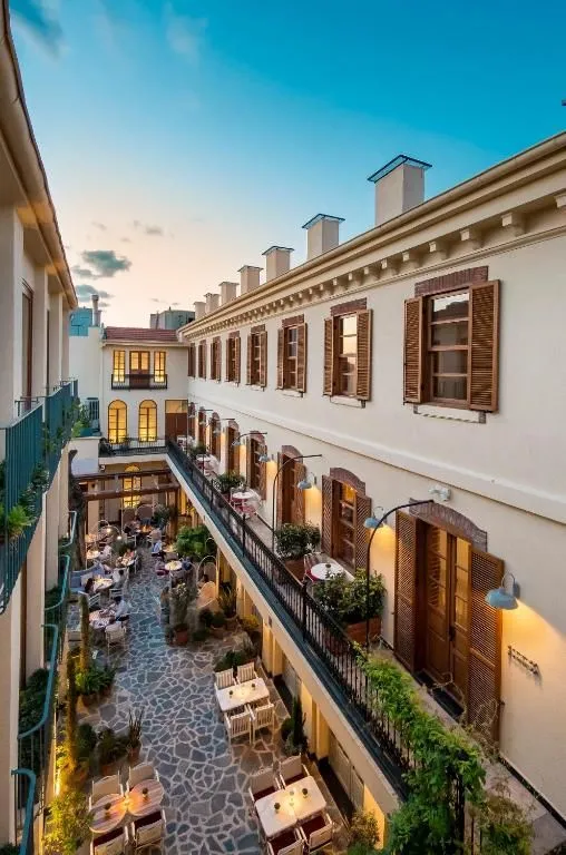 ECOLE ST. PIERRE HOTEL