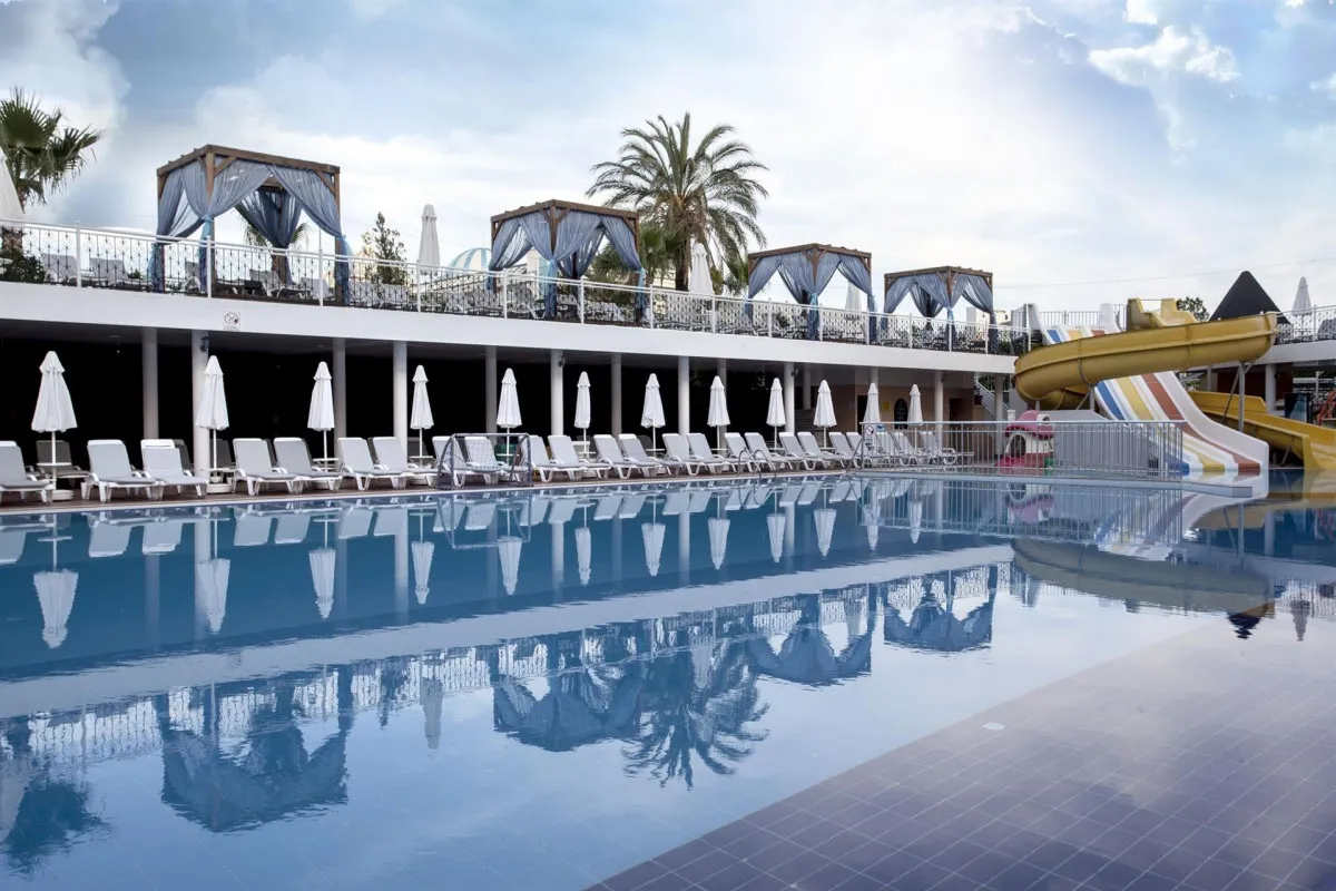 DREAM WORLD RESORT & SPA