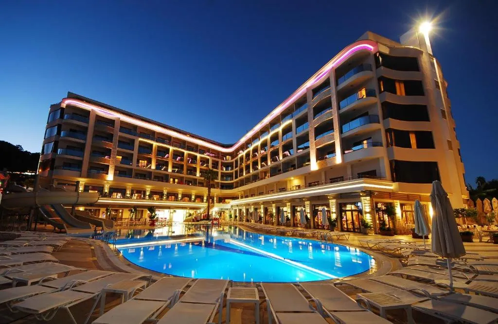 GOLDEN ROCK BEACH HOTEL
