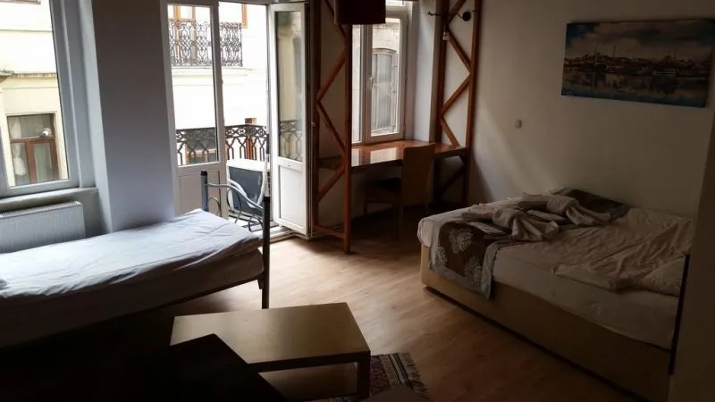 NEW PERA SUITES