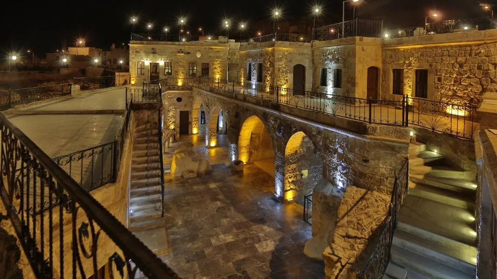 GOLDEN CAVE SUITES