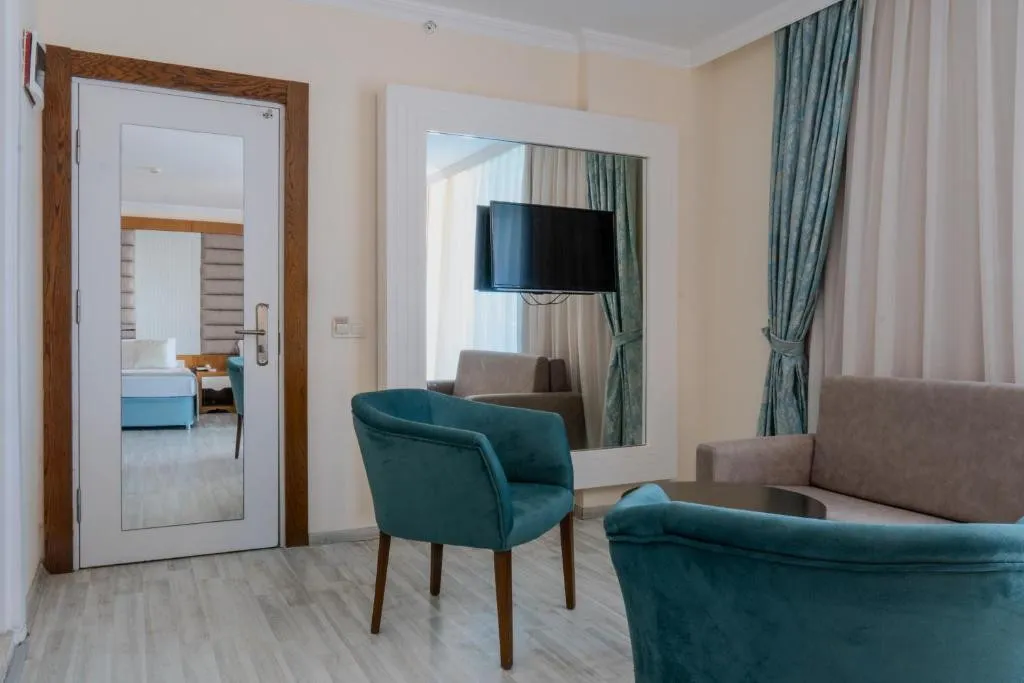 CONCORDIA CELES HOTEL