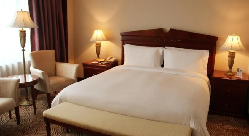 HOLIDAY INN SHANGHAI NANJING ROAD (EX. GUXIANG)