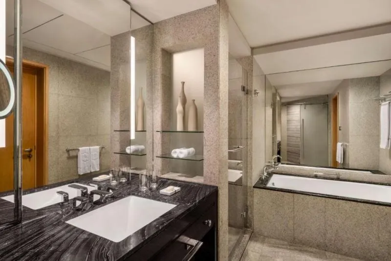 SHANGRI-LA HOTEL DUBAI