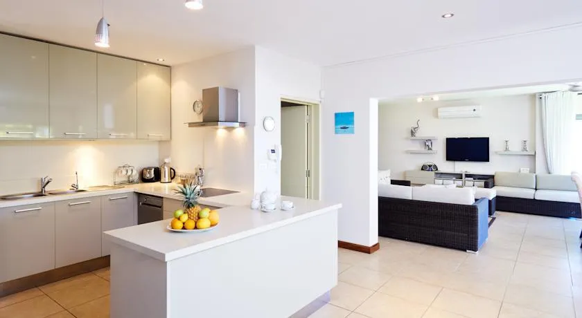 BON AZUR ELEGANT SUITES & PENTHOUSES