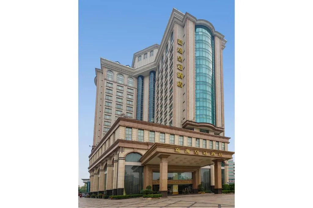 GRAND ROYAL