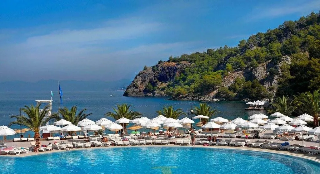 HILLSIDE BEACH CLUB