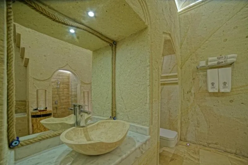 TARU CAVE SUITES