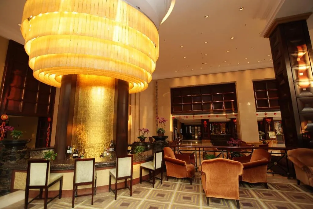 GRAND ROYAL