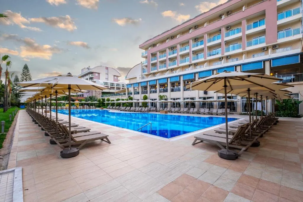 SOLIVIA HOTEL (EX. TITAN SELECT)