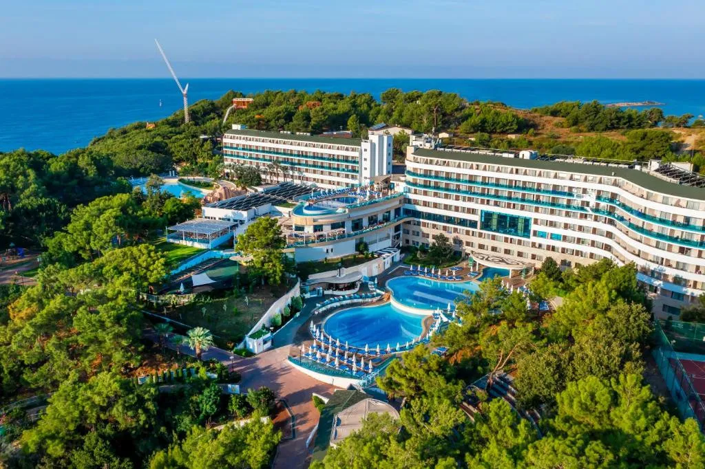 A GOOD LIFE UTOPIA FAMILY RESORT