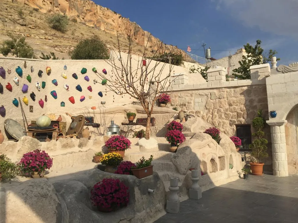 LAVENDER CAVE HOTEL