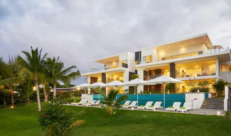MYRA SEAFRONT SUITES AND PENTHOUSES BY LOV
