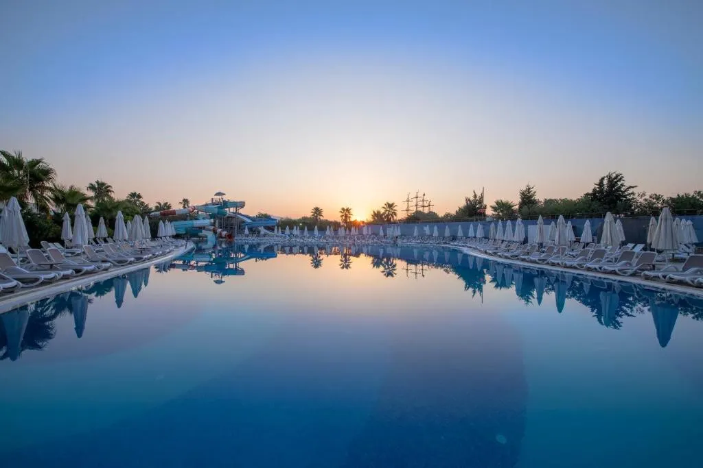 LAKE & RIVER SIDE HOTEL & SPA
