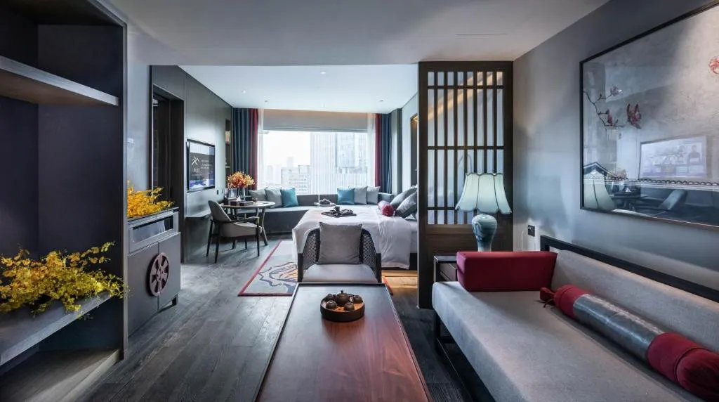 ELEGANT HOTEL