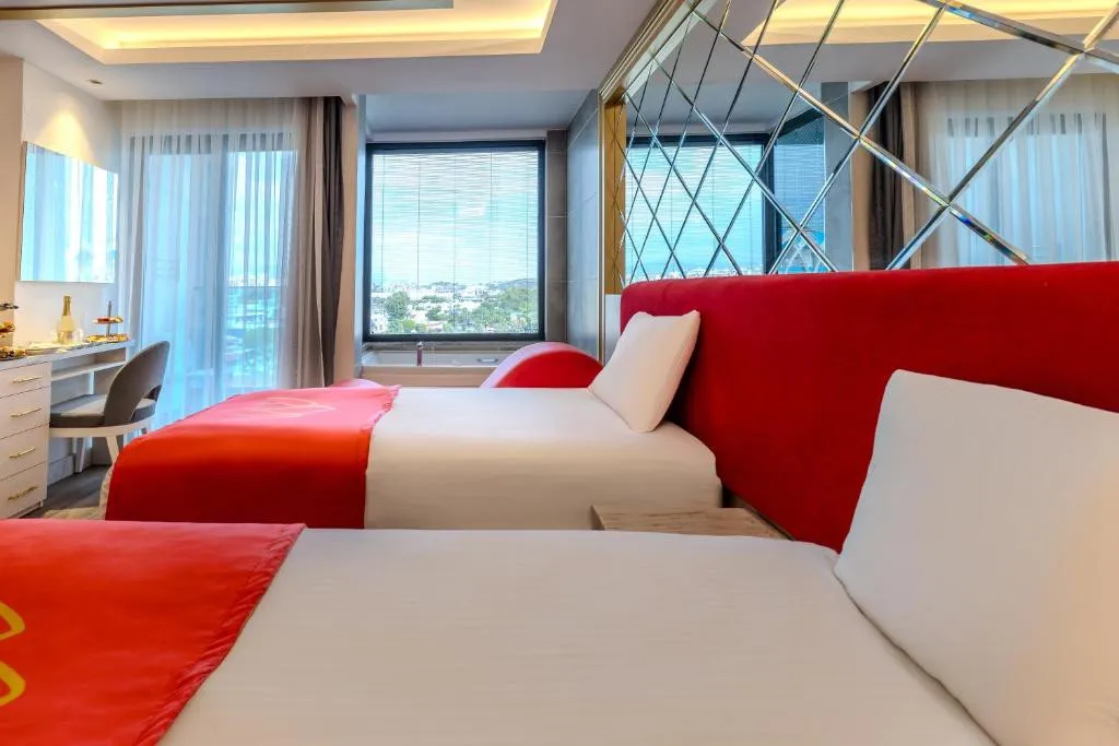 GRANADA LUXURY RED ADULTS ONLY