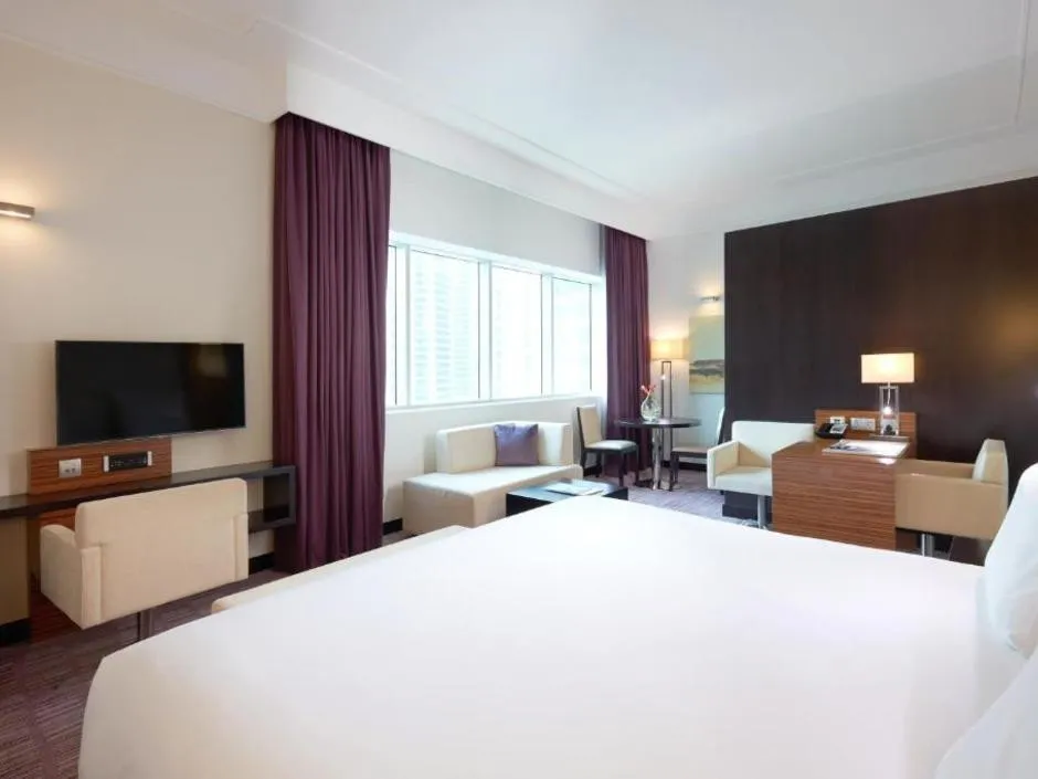 PULLMAN DUBAI JUMEIRAH LAKES TOWERS