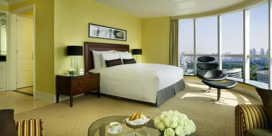 CROWNE PLAZA CENTURY PARK