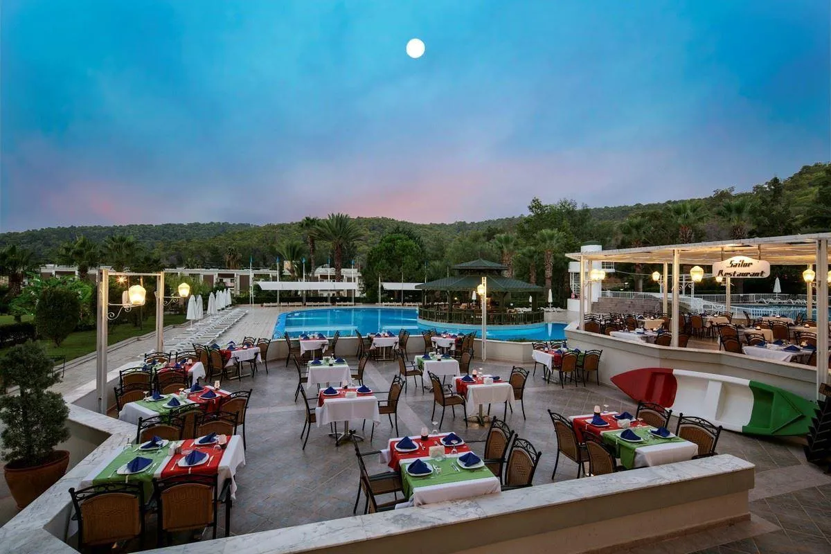 GREEN BAY RESORT (EX. CRYSTAL GREEN BAY RESORT & SPA)