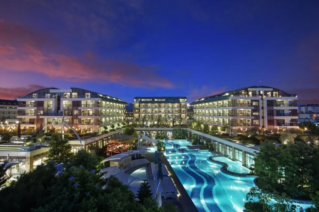 TUI BLUE SIDE ADULTS ONLY 16+