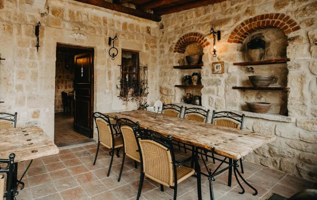 MELEKLER EVI CAVE
