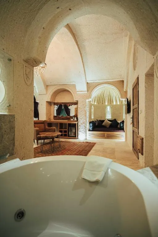 HU OF CAPPADOCIA