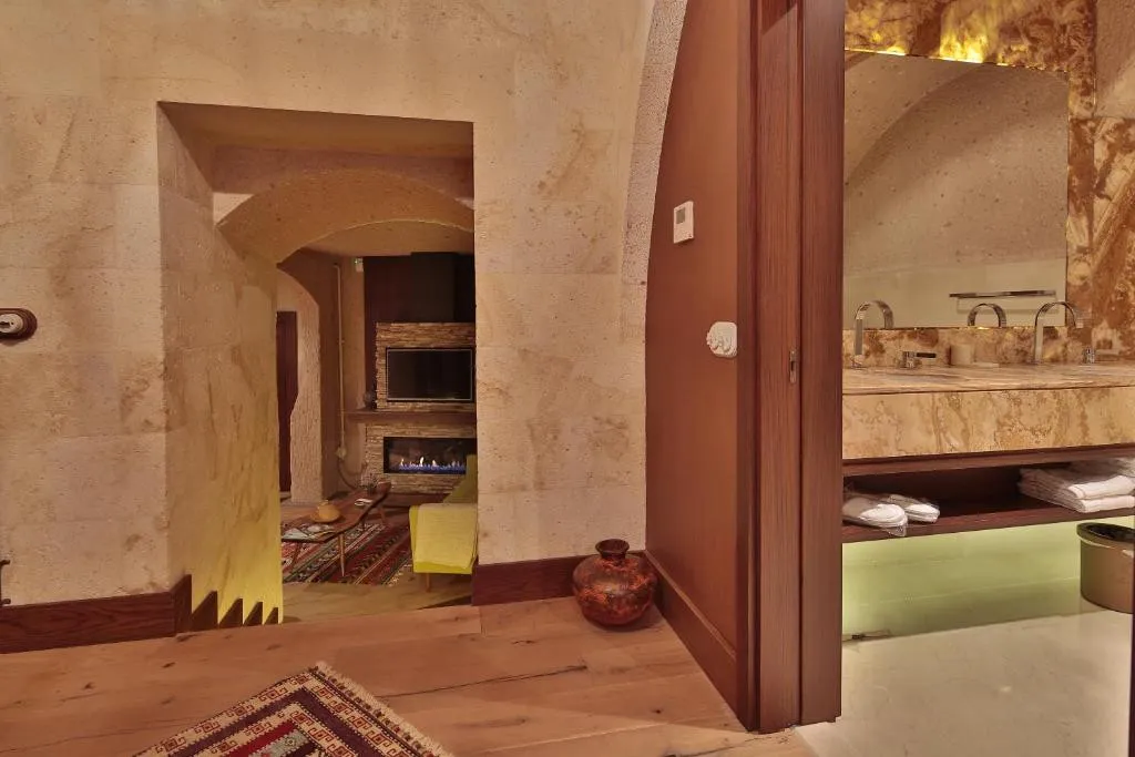 ARIANA SUSTAINABLE LUXURY LODGE