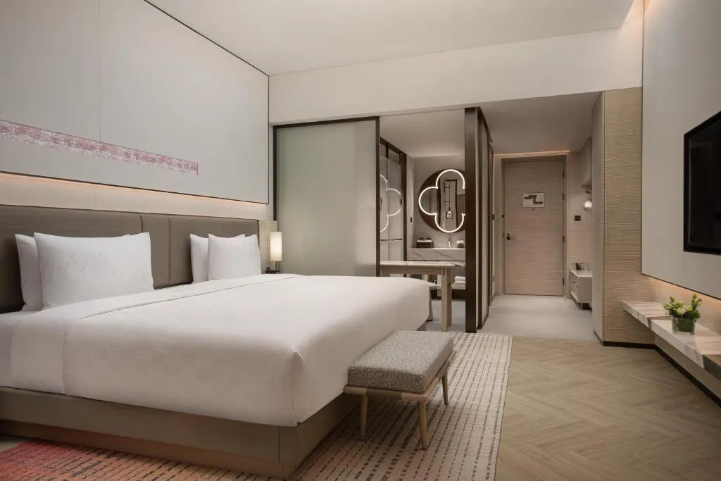 HUALUXE SANYA YALONG BAY RESORT