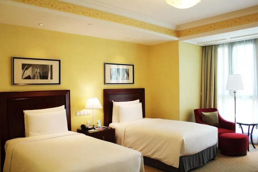 CROWNE PLAZA CENTURY PARK